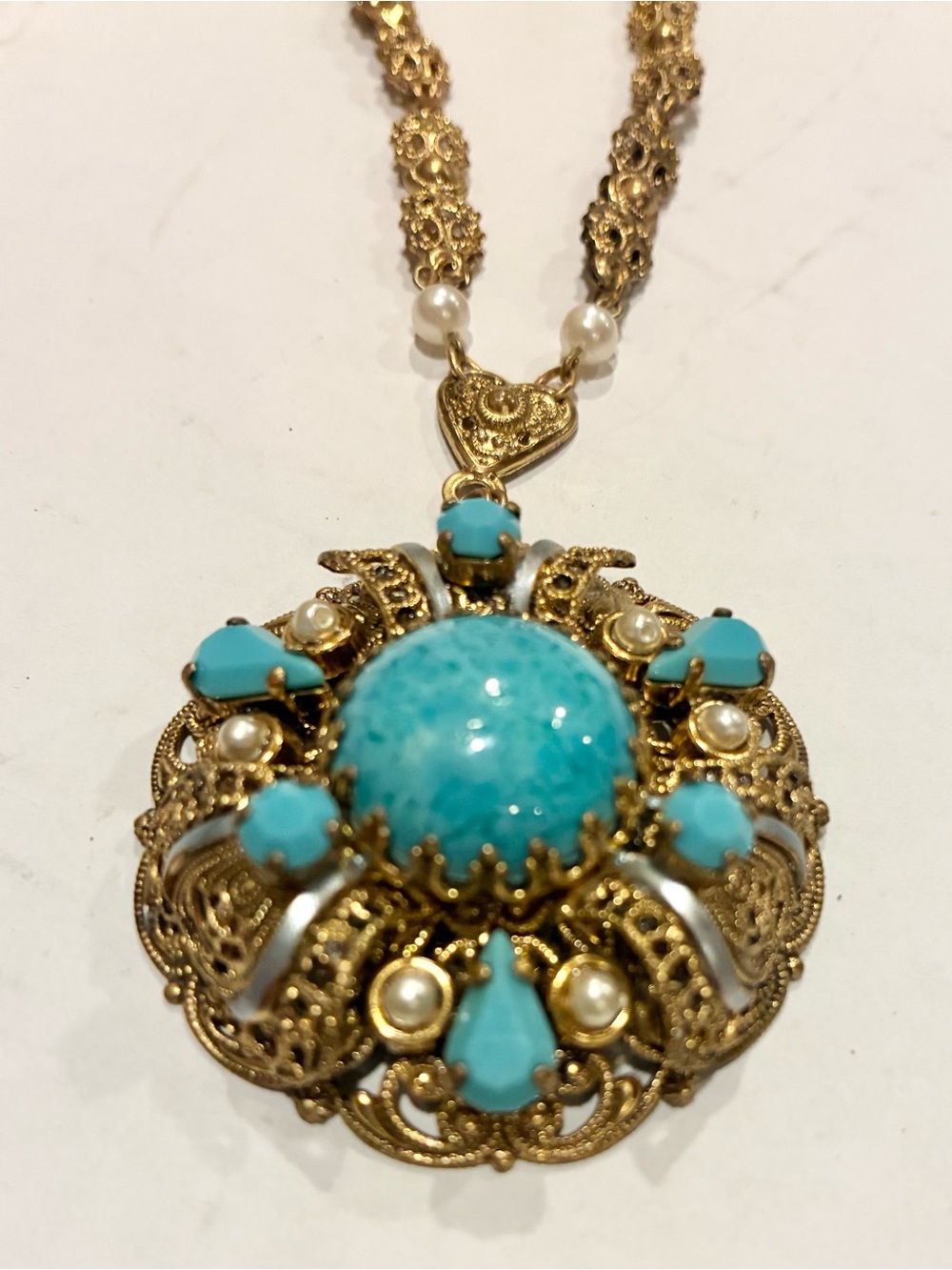 Vintage 1950s Rhinestone Faux Pearl Necklace 18 in Pendant Gold Tone Filigree